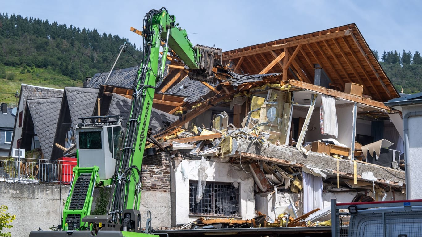 Nach Hoteleinsturz in Kröv - Abrissarbeiten