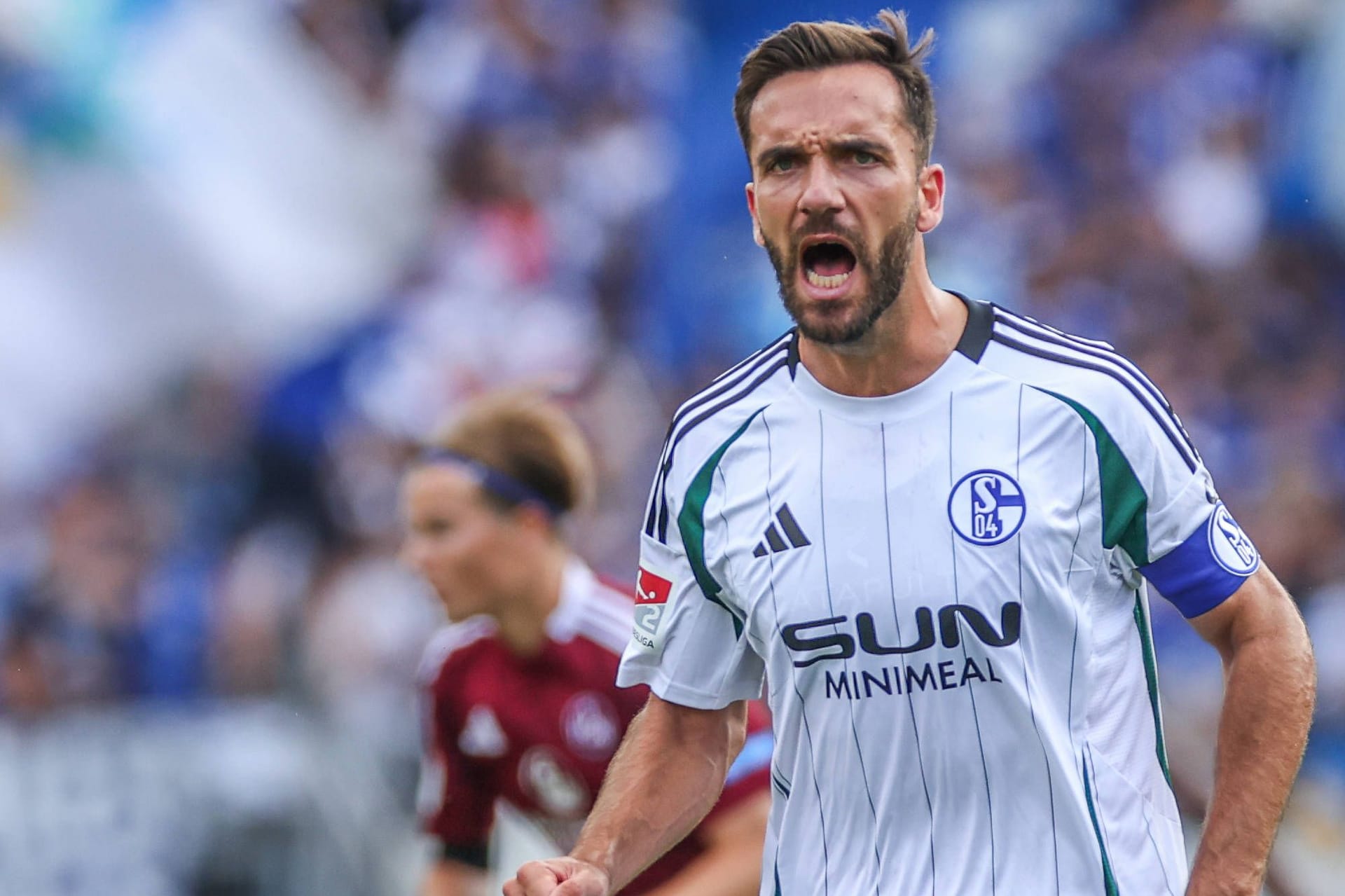 Kenan Karaman: Der Schalker Kapitän ärgerte sich über Nicolas Winter.