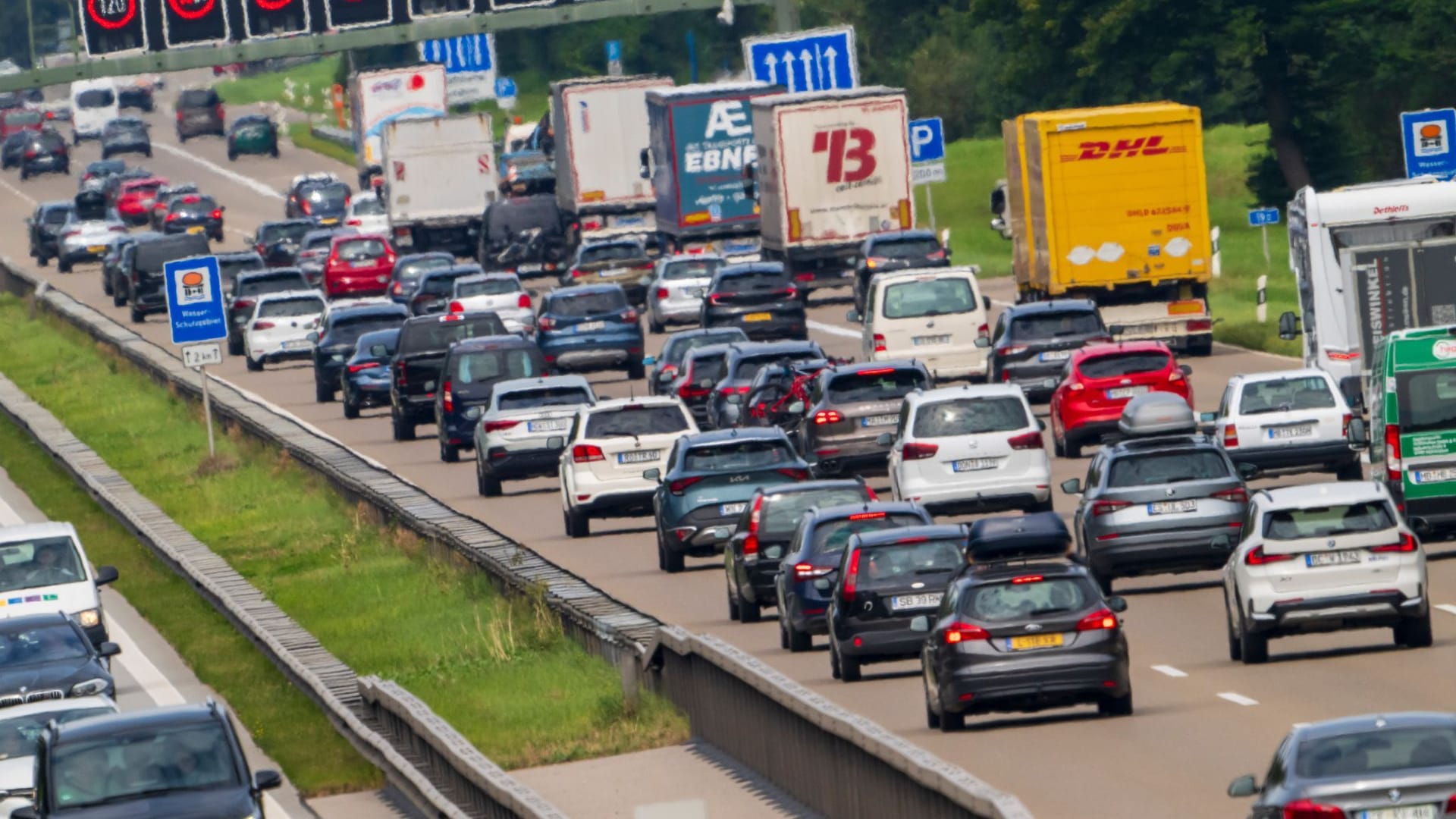 Urlaubsrückreiseverkehr auf Autobahn