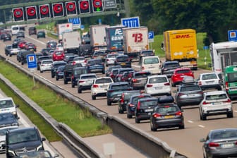 Urlaubsrückreiseverkehr auf Autobahn