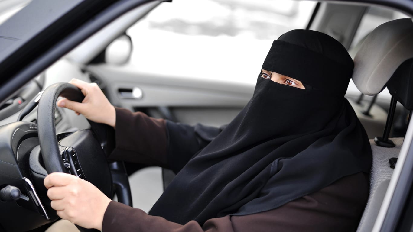 Ein Niqab tragen beim Autofahren: Ist das erlaubt?