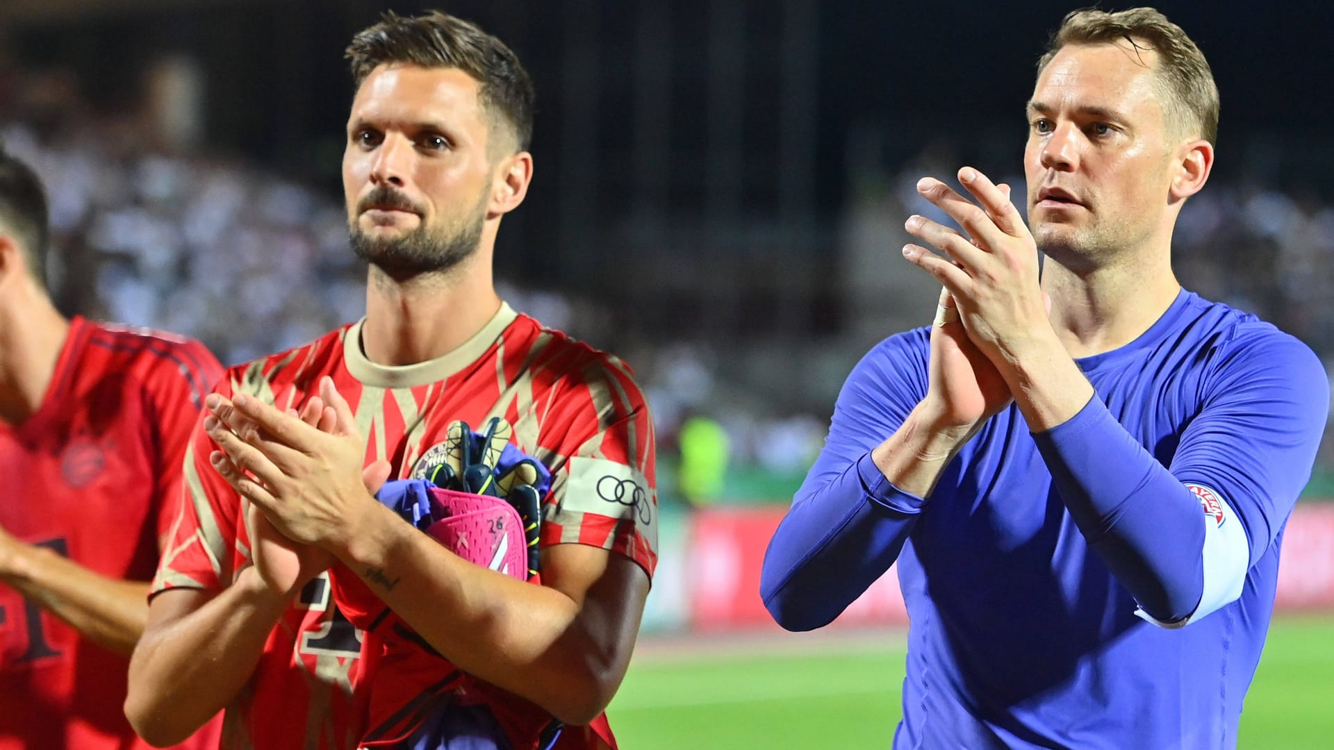 Sven Ulreich (l.) neben Manuel Neuer: Bayerns Ersatztorwart konnte die öffentliche Kritik von Alexander Zorniger nicht nachvollziehen.