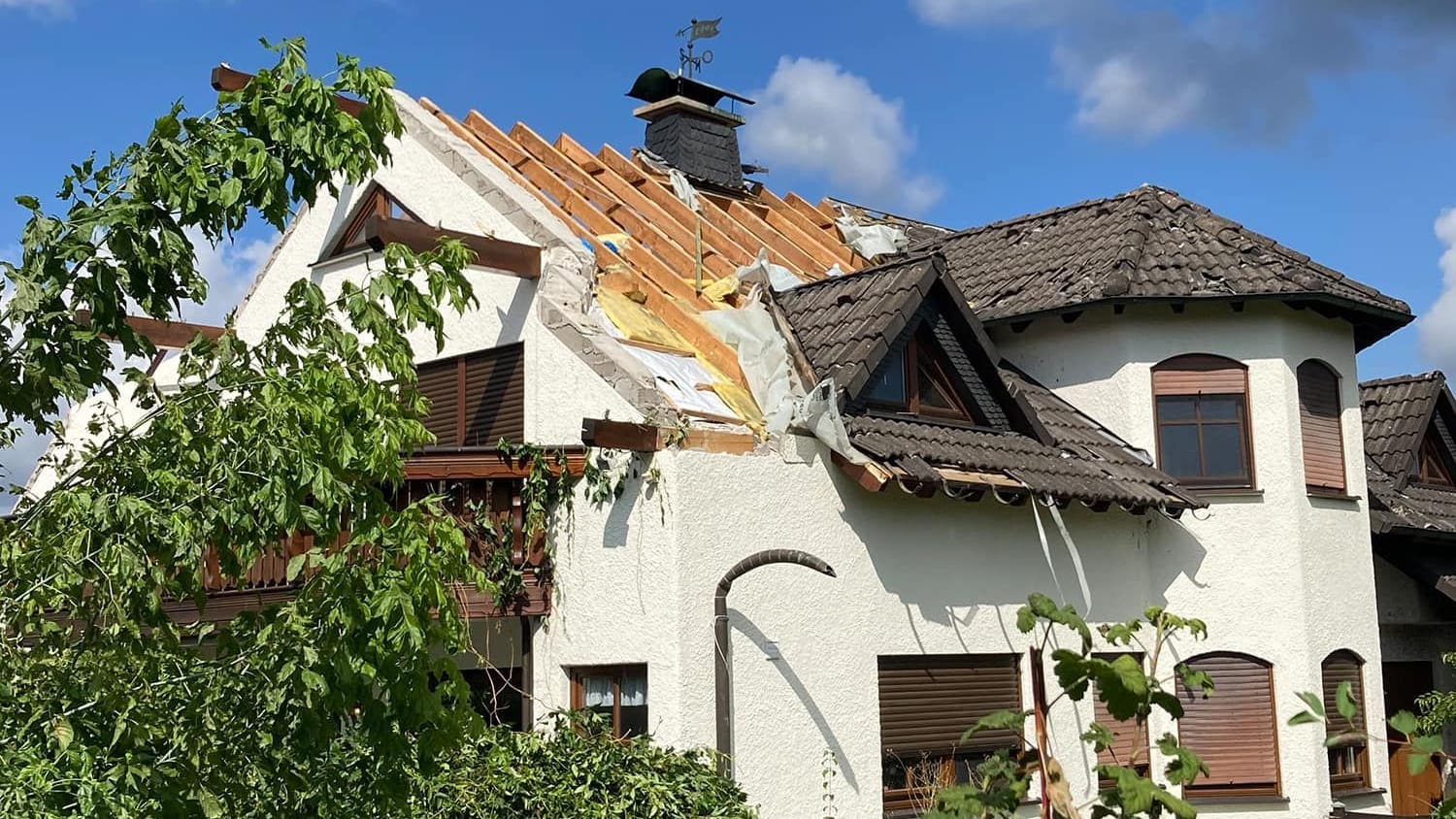 Schwere Sturmschäden: Teilweise wurden ganze Dächer abgedeckt.