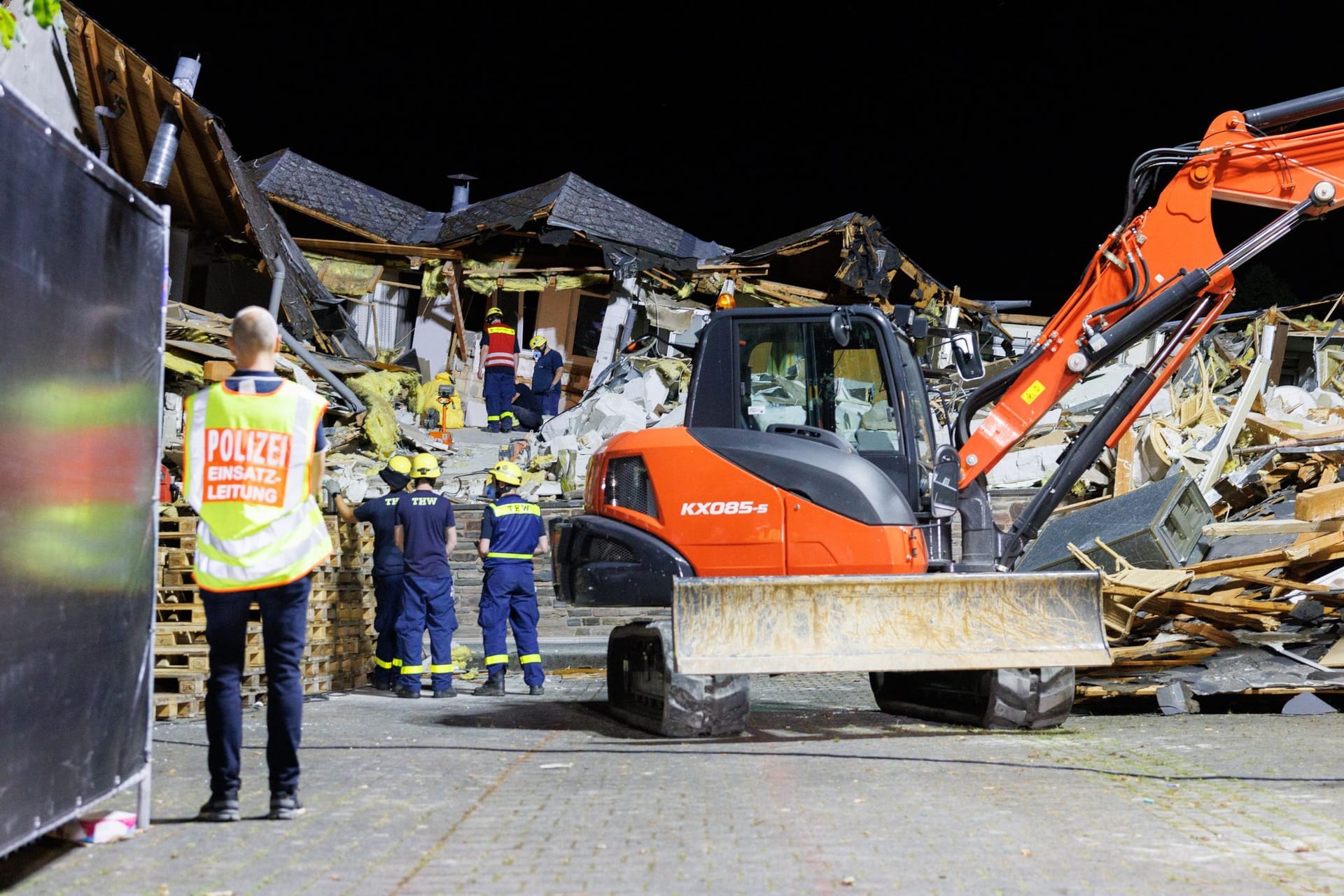 Nach Hoteleinsturz in Kröv - Abrissarbeiten