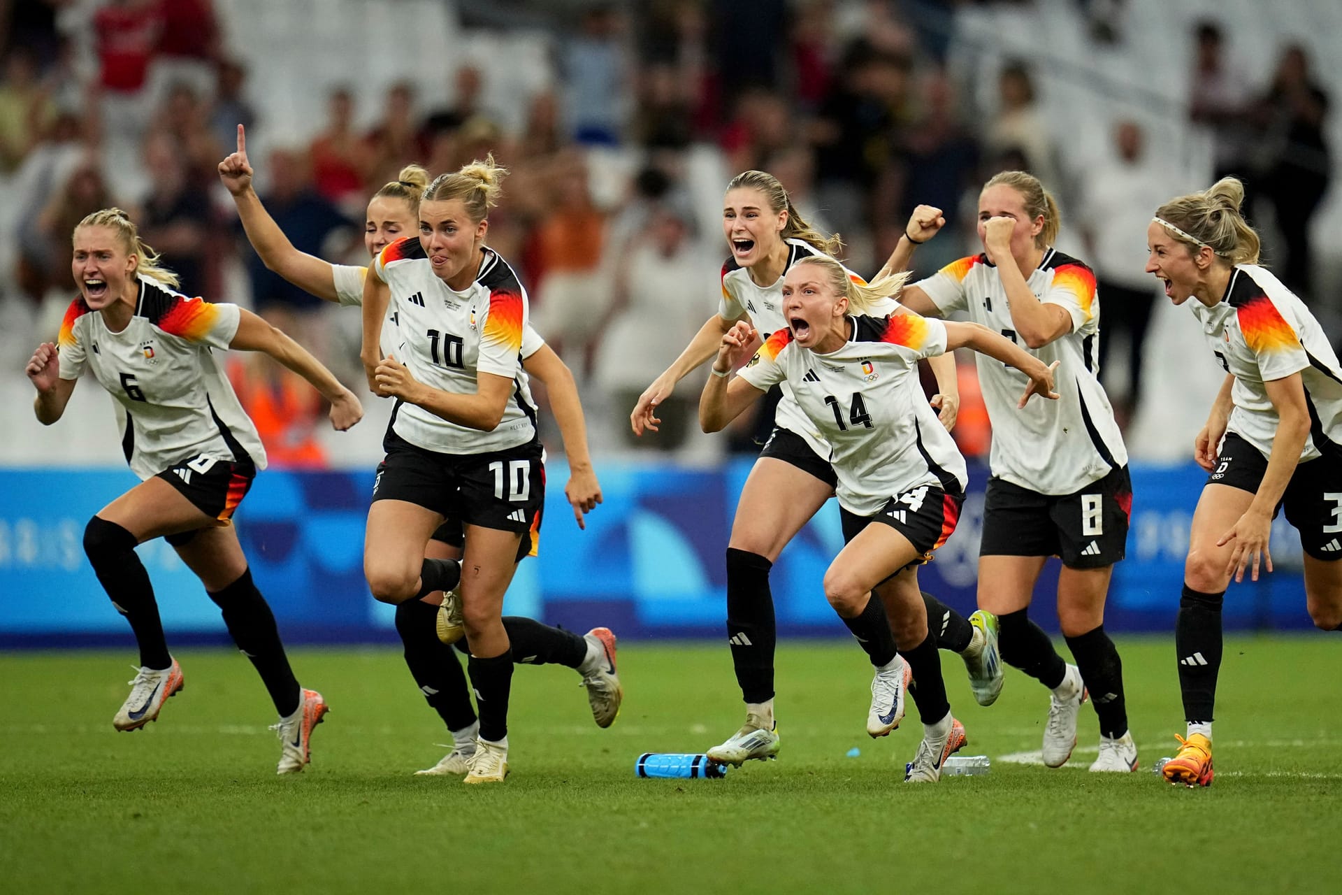 Jubel wie diesen darf es heute gerne wieder geben: Die deutschen Fußballerinnen treten im Duell um Bronze gegen Spanien an.