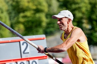 Ingemar Stenmark: Die Ski-Alpin-Ikone hat an einem Stabhochsprung-Wettbewerb teilgenommen.