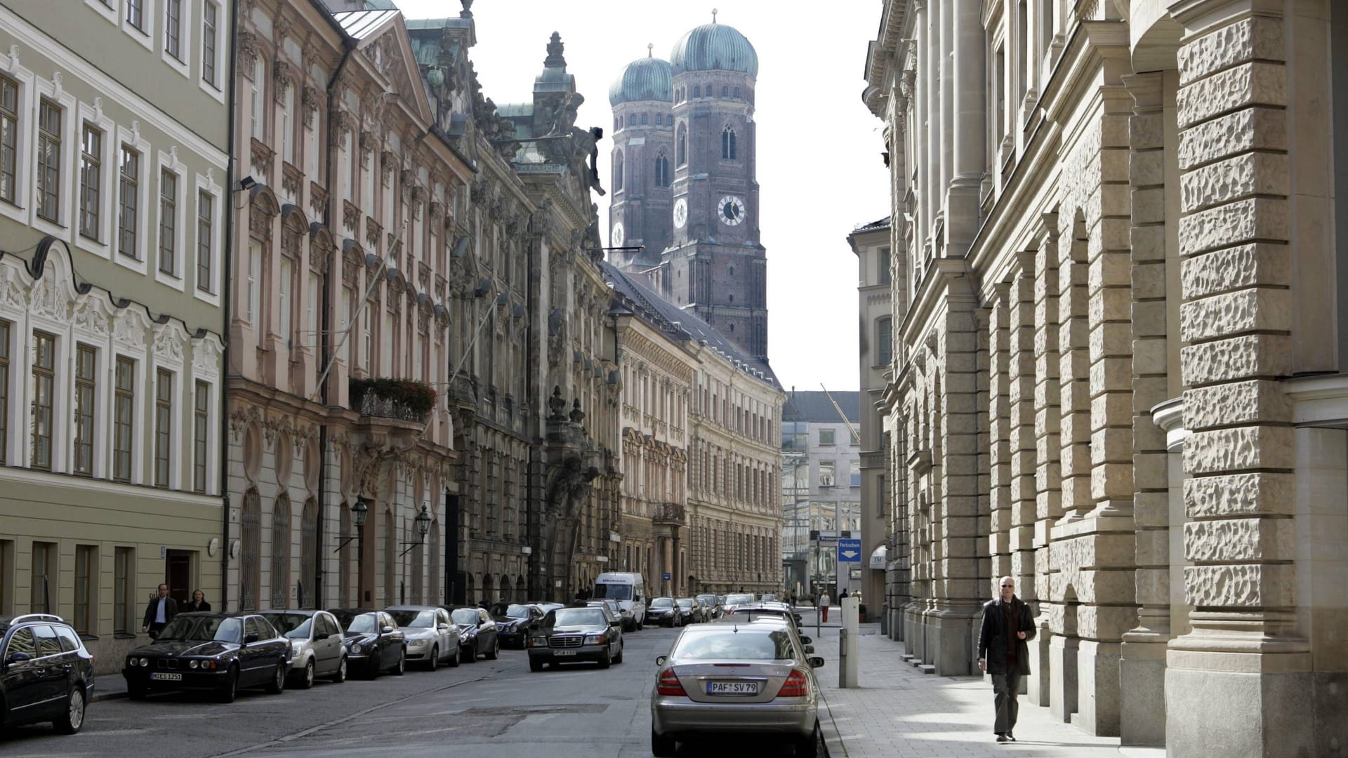 Die Kardinal-Faulhaber-Straße in München (Archivbild): Dort fand der Überfall statt.