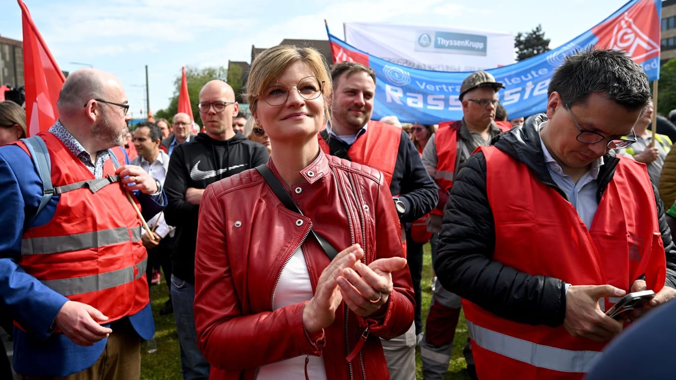 Protest-Kundgebung bei Stahlhersteller Thyssenkrupp Steel