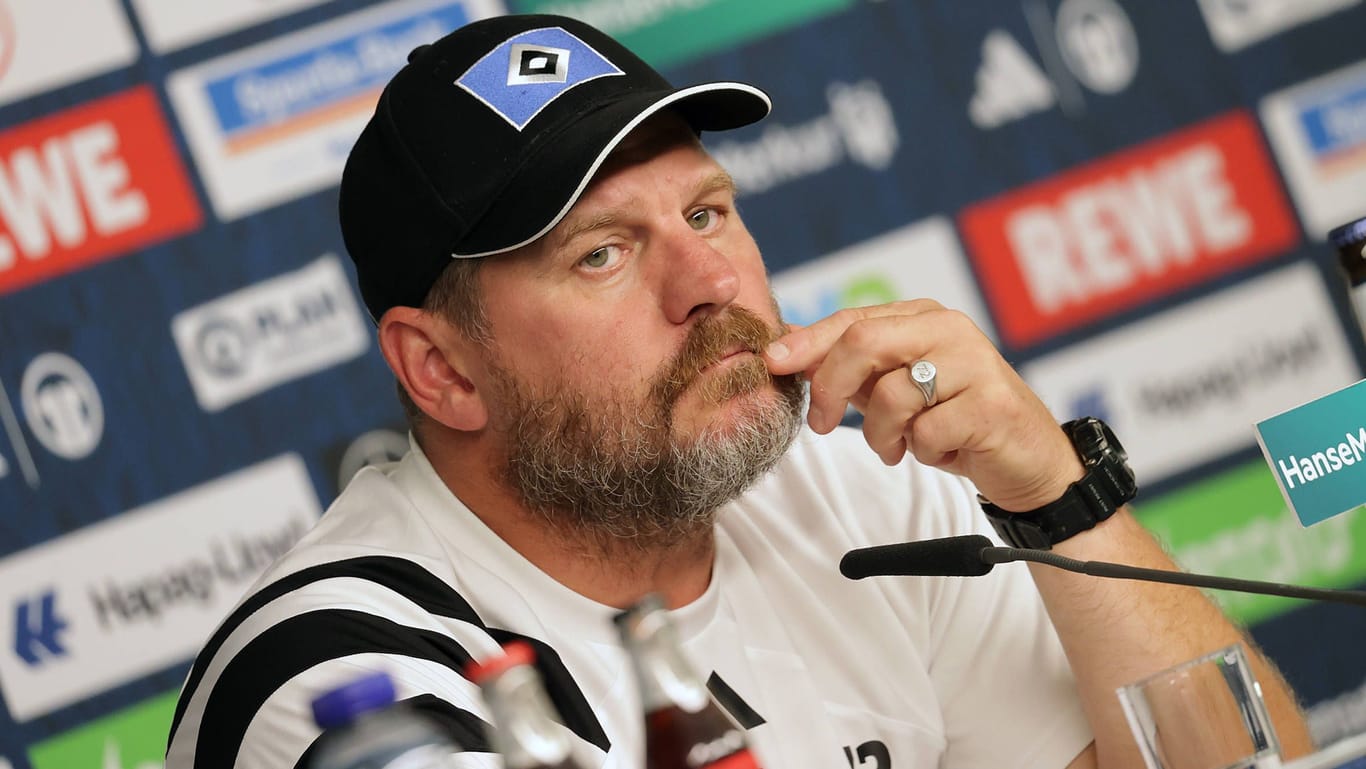 Seit einem halben Jahr beim HSV: Trainer Steffen Baumgart auf der Pressekonferenz vor dem Spiel gegen Hertha BSC.