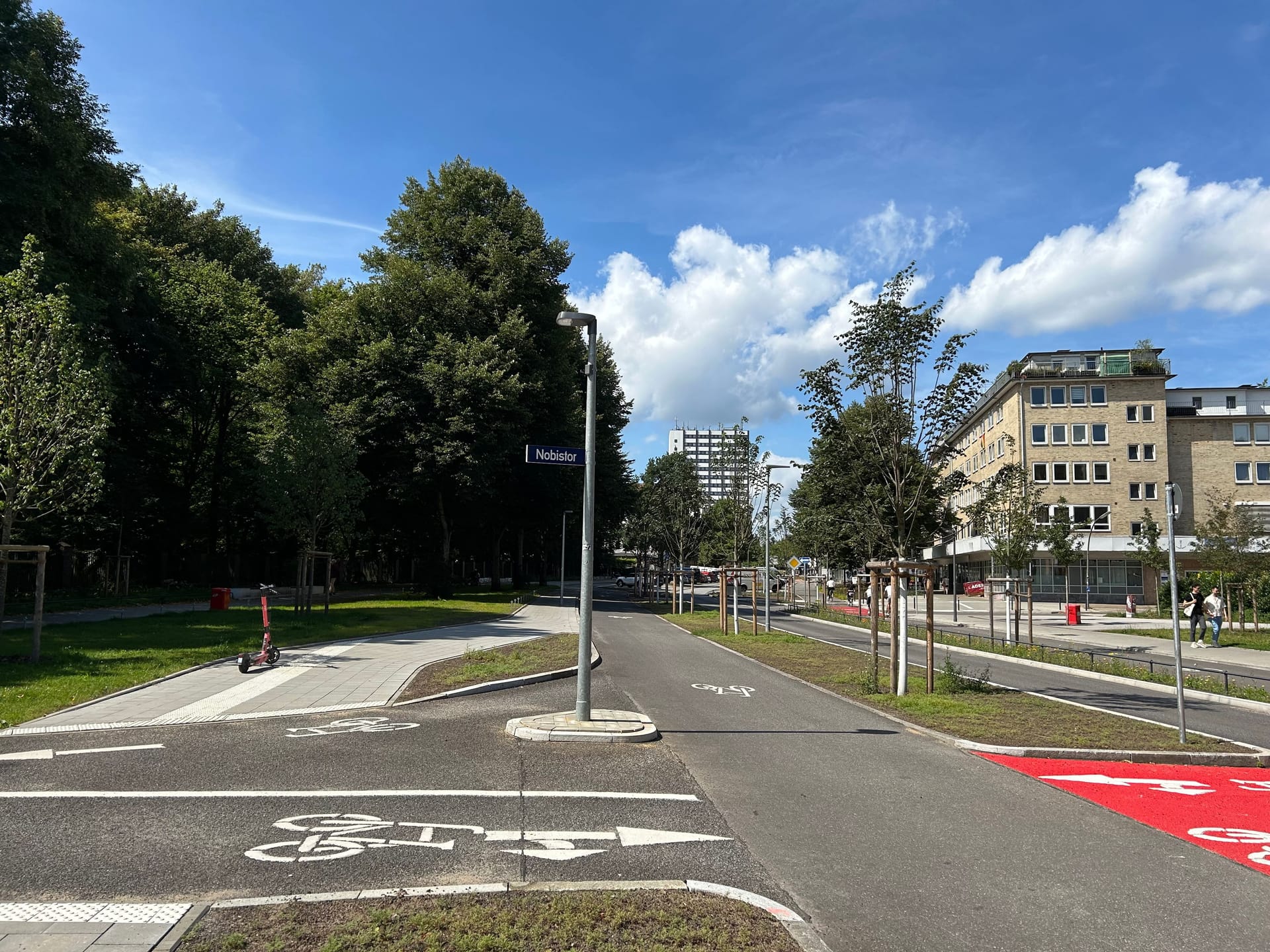 Nun dominieren die Radwege den Weg.