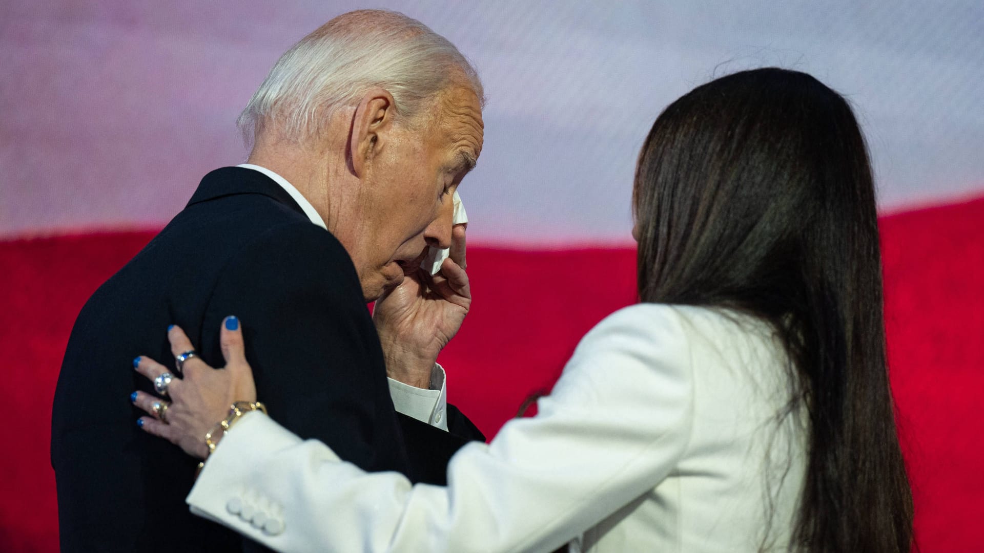 Joe Biden und seine Tochter Ashley: Vor seiner Rede weinte Biden auf der Bühne.