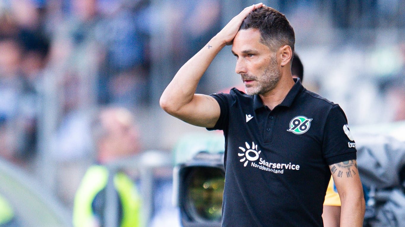 Hannover 96-Coach Stefan Leitl (Archivbild): In der ersten Pokalrunde gab es das Aus gegen Arminia Bielefeld.