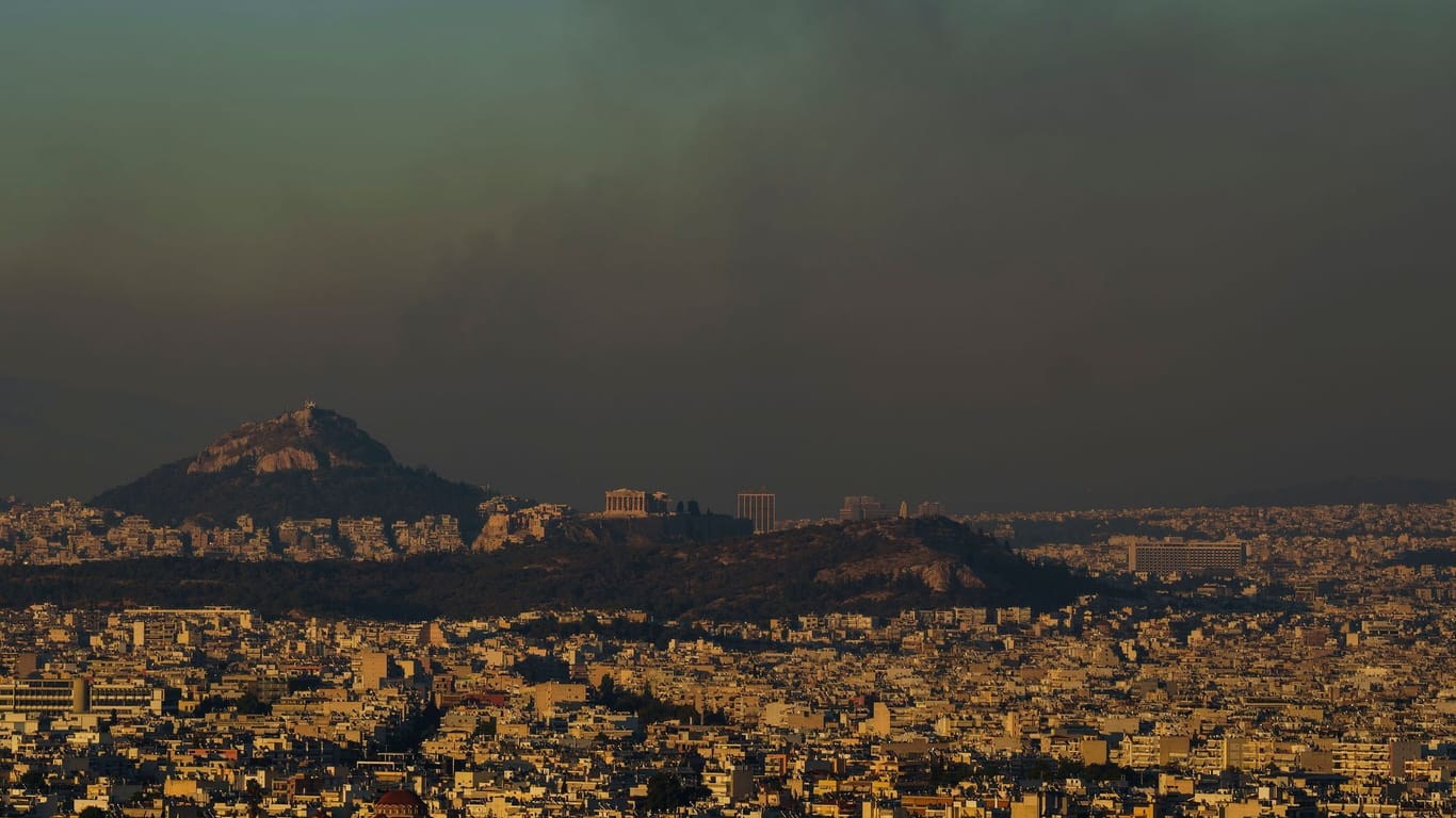 Großbrand nahe Athen