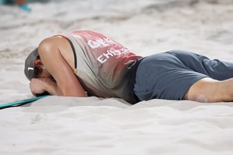 Nils Ehlers am Boden: Der deutsche Beachvolleyballer trauerte um die verpasste Goldmedaille.