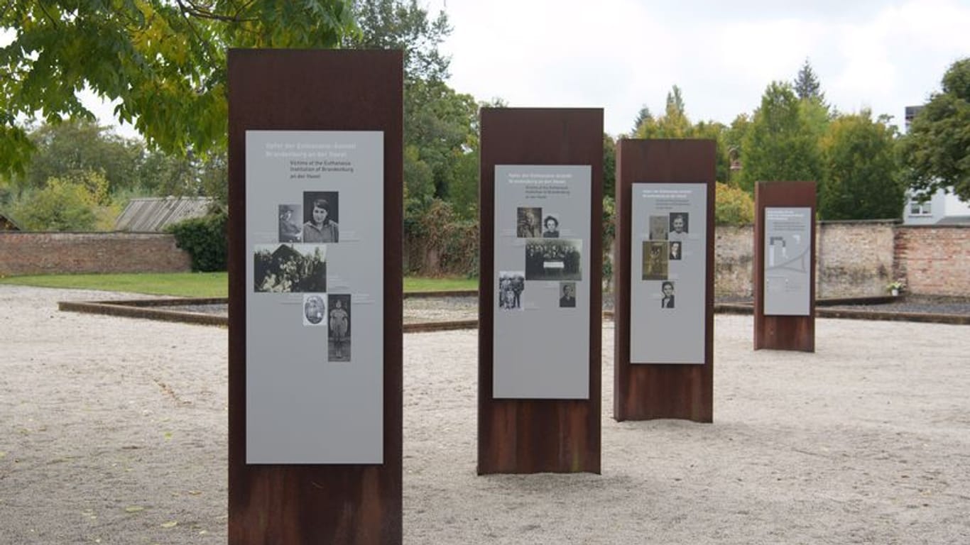 Wahlwerbung an der Gedenkstätte in Brandenburg an der Havel sorgt für Unmut (Archivbild):