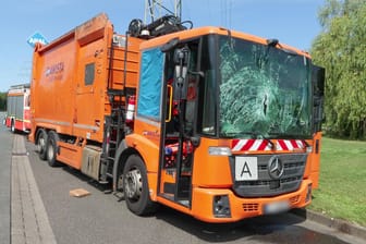 Schwerer Unfall zwischen Müllwagen und Fahrradfahrer - Radfahrer