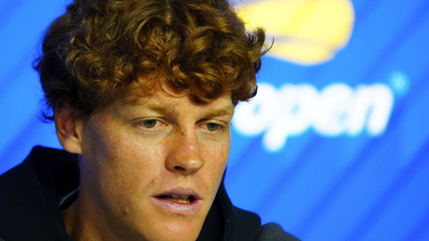 Nachdenklicher Blick: Jannik Sinner auf der Pressekonferenz vor dem Start der US Open.