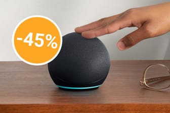 Heute verkauft Amazon den smarten Lautsprecher Echo Dot mit mehr als 45 Prozent Rabatt.