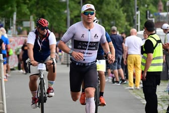 Kristian Blummenfelt beim Ironman in Frankfurt: Der Norweger ließ sich auch von Magenproblemen nicht ausbremsen.