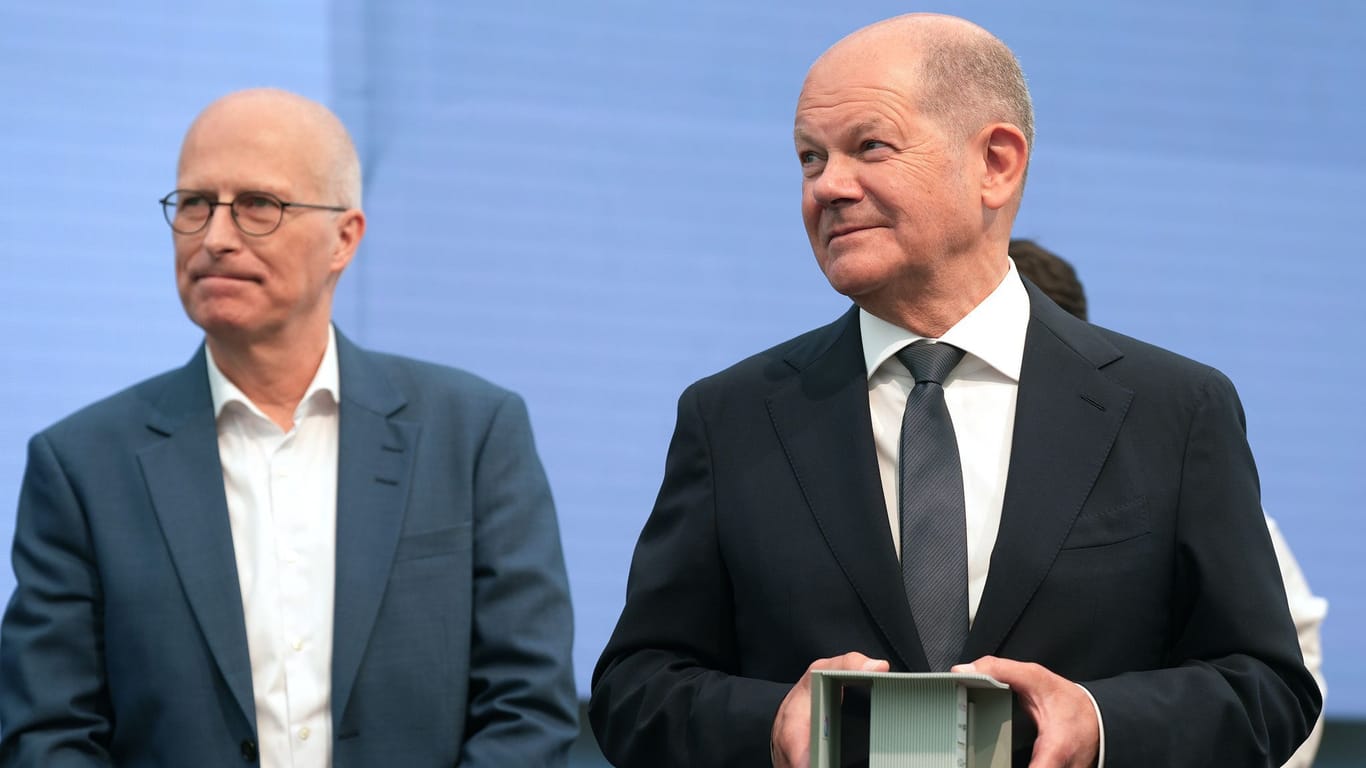 Bundeskanzler Scholz und Hamburgs Bürgermeister Tschentscher