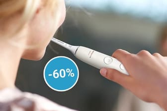 "Gut" bei Stiftung Warentest: Die Philips Sonicare DiamondClean ist bei Amazon im Doppelpack um starke 300 Euro reduziert.