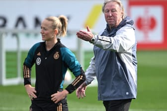 Lea Schüller und Horst Hrubesch