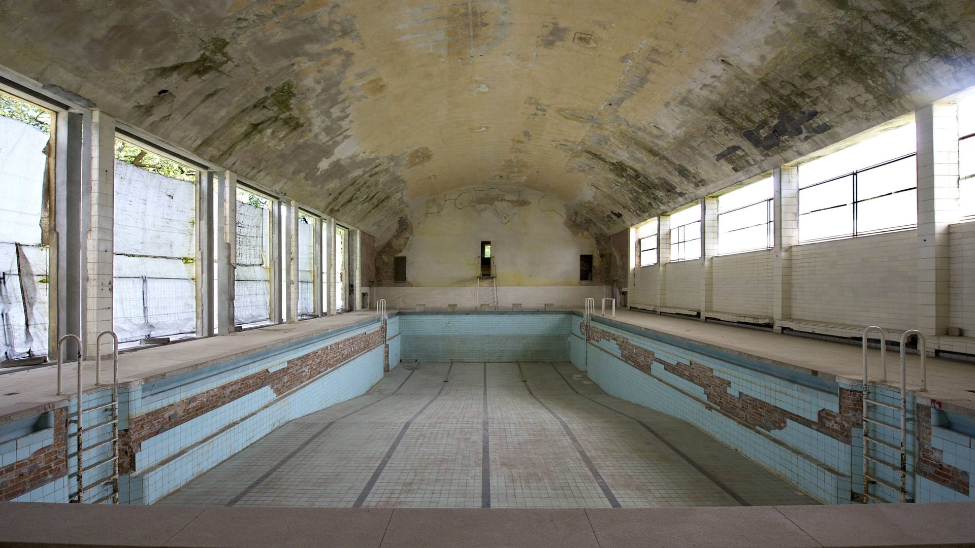 Das ehemalige olympische Dorf in Berlin: 1936 fanden hier während der NS-Zeit die Schwimmwettbewerbe statt.