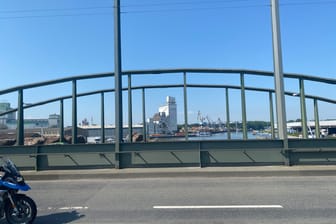 Die Brücke auf der Hansestraße über den Mittellandkanal: Die Stahlbogen-Konstruktion gilt als marode.