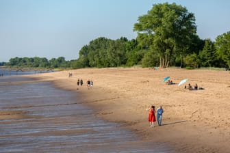 Ein Weserstrand bei Brake (Symbolbild): Die Besucher mussten den Bereich verlassen.