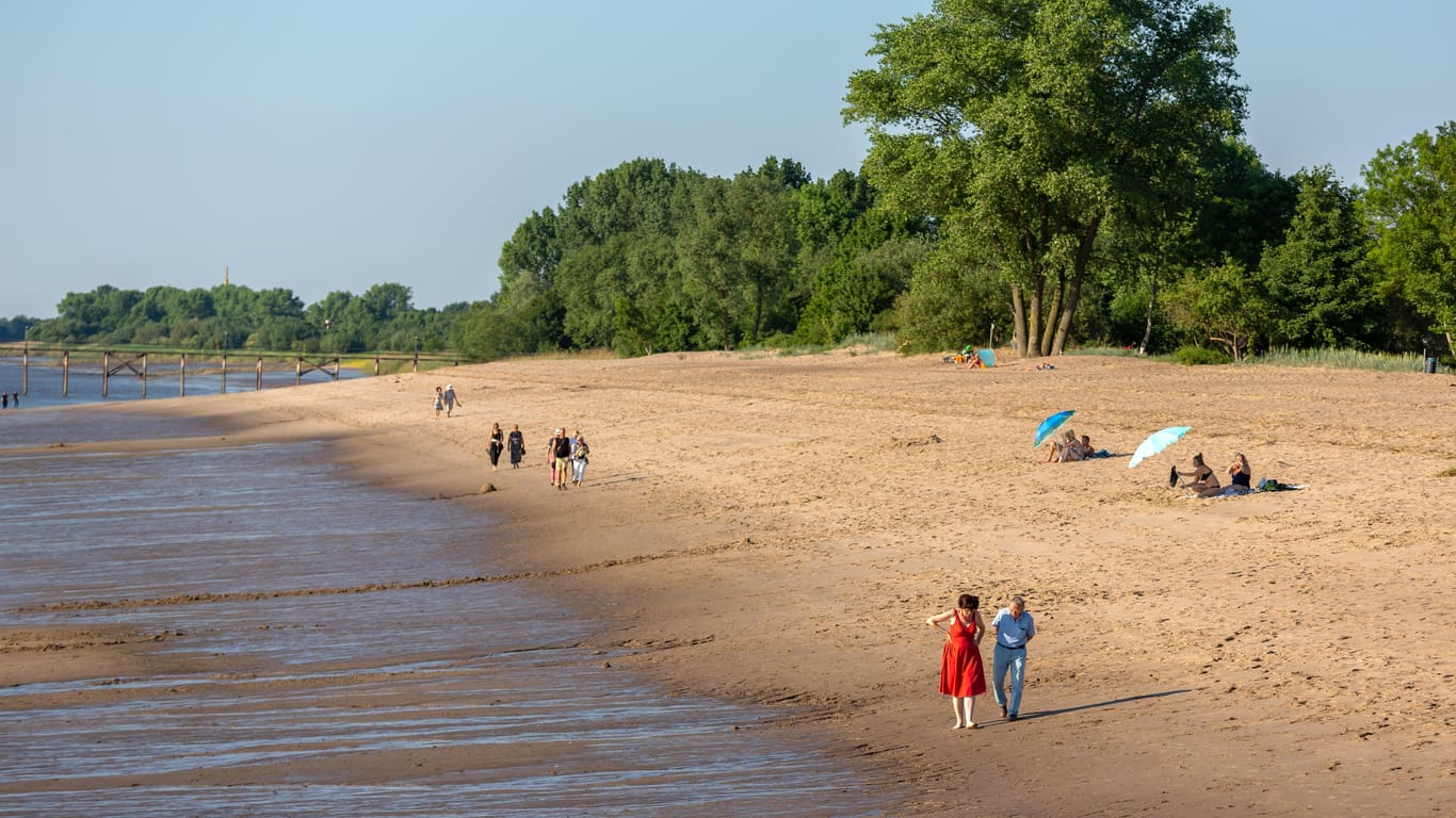 Ein Weserstrand bei Brake (Symbolbild): Die Besucher mussten den Bereich verlassen.