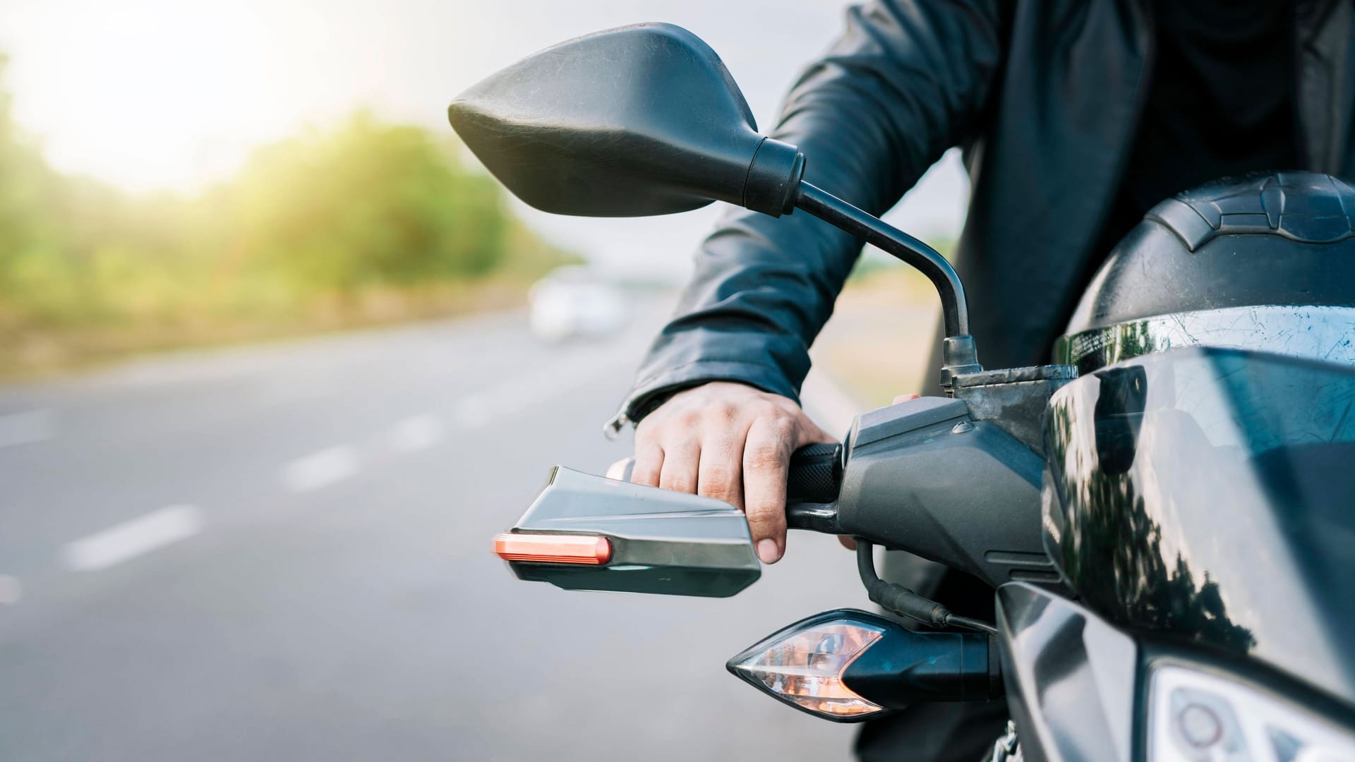 Flattern, Pendeln, Schlagen: Ein unruhiger Lenker macht das Motorradfahren gefährlich.