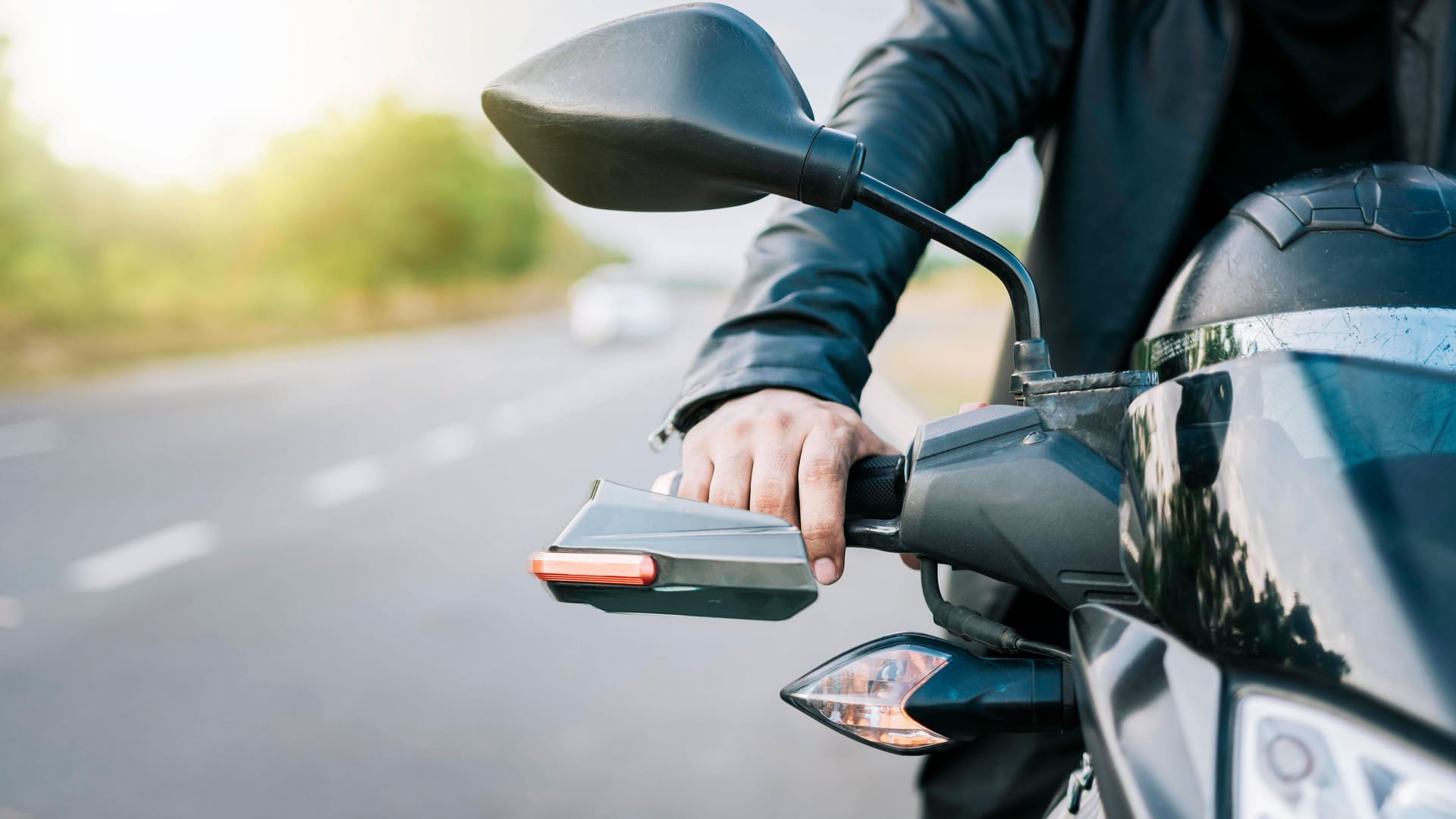 Flattern, Pendeln, Schlagen: Ein unruhiger Lenker macht das Motorradfahren gefährlich.