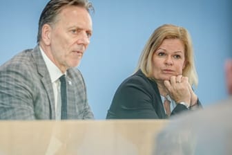 BKA-Präsident Münch und Bundesinnenministerin Faeser