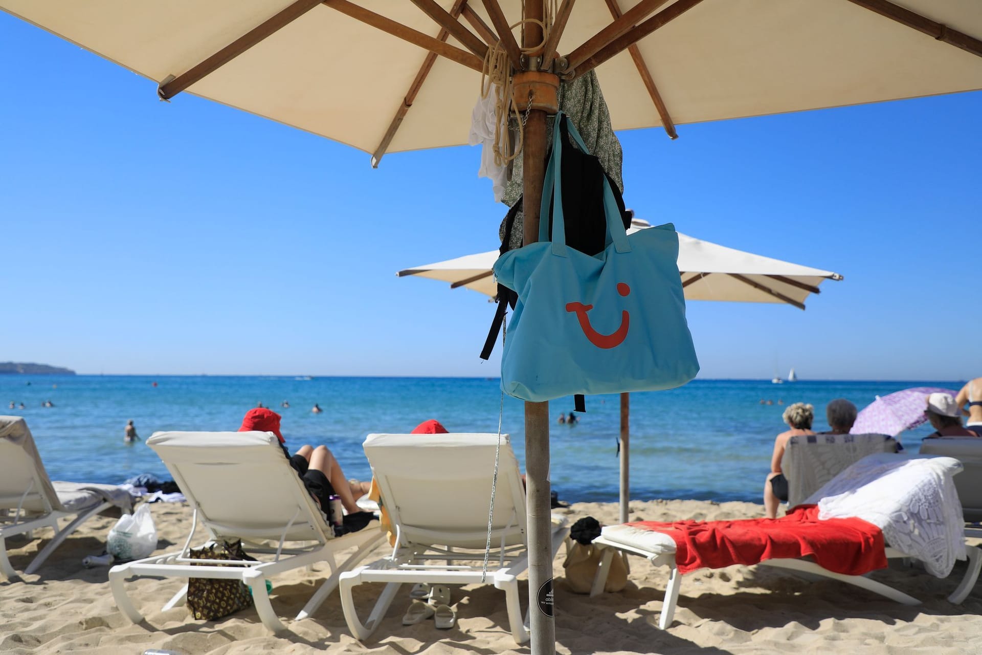 Tui-Tasche am Strand von Palma