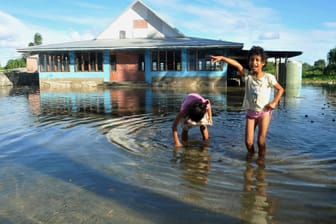 Überfluteter Platz in Tuvalu