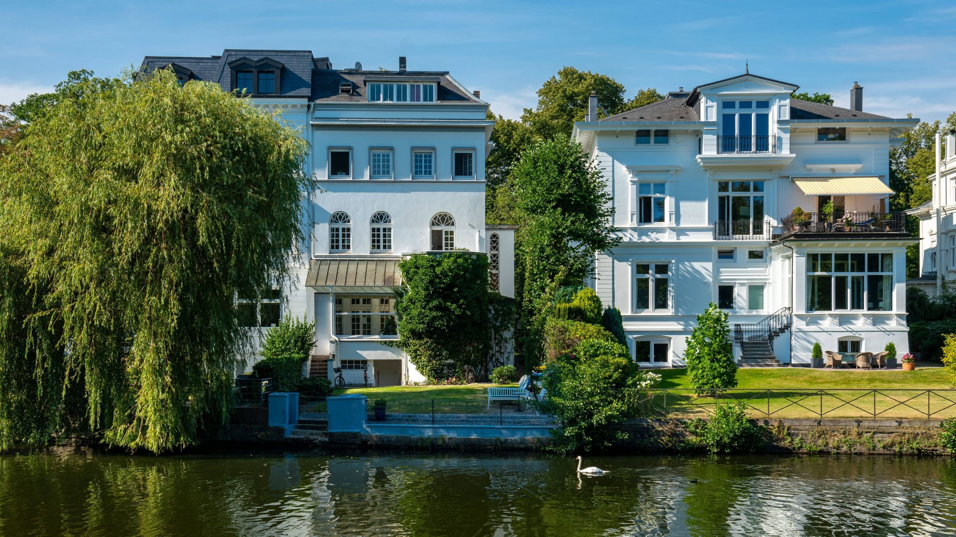Villen in Hamburg-Winterhude (Symbolbild): Ausgerechnet die größten Erben werden in Deutschland am wenigsten besteuert.