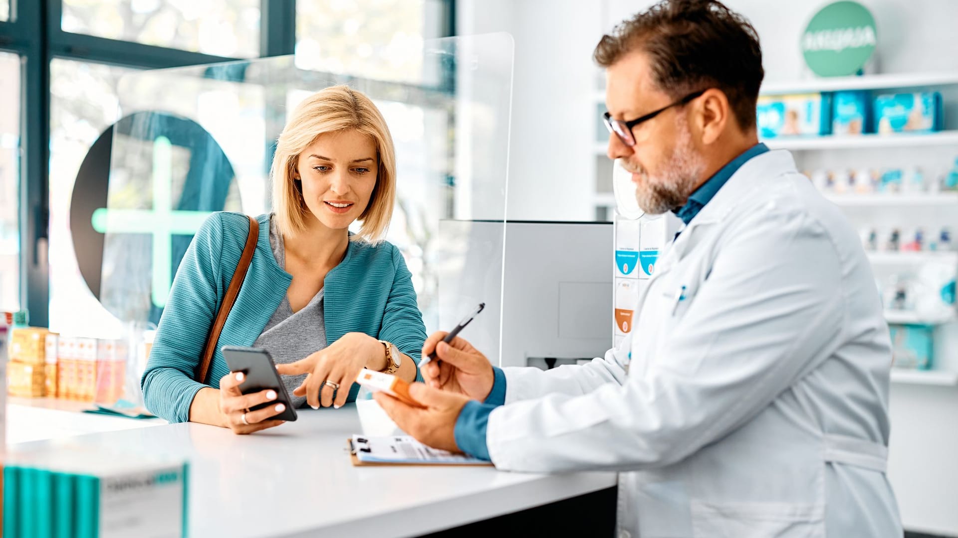 Medikamente von der Steuer absetzen: Einige Apotheken bieten Stammkunden zum Jahresende eine Gesamtaufstellung der Ausgaben an.