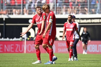 Elversberg: Die Spieler des 1. FC Köln sind nach dem 2:2-Unentschieden in Elversberg sichtlich enttäuscht.