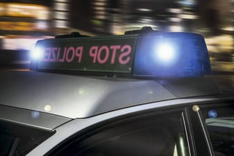 Polizeieinsatz in Bremen (Symbolfoto): In der Bahnhofsvorstadt lieferten sich ein Porsche und ein BMW ein illegales Straßenrennen.