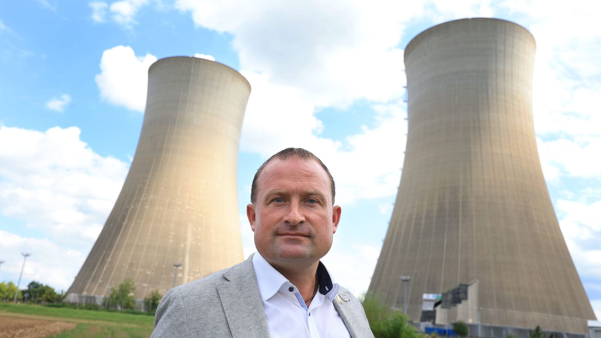 Sprengung der Kühltürme des Kernkraftwerkes Grafenrheinfeld