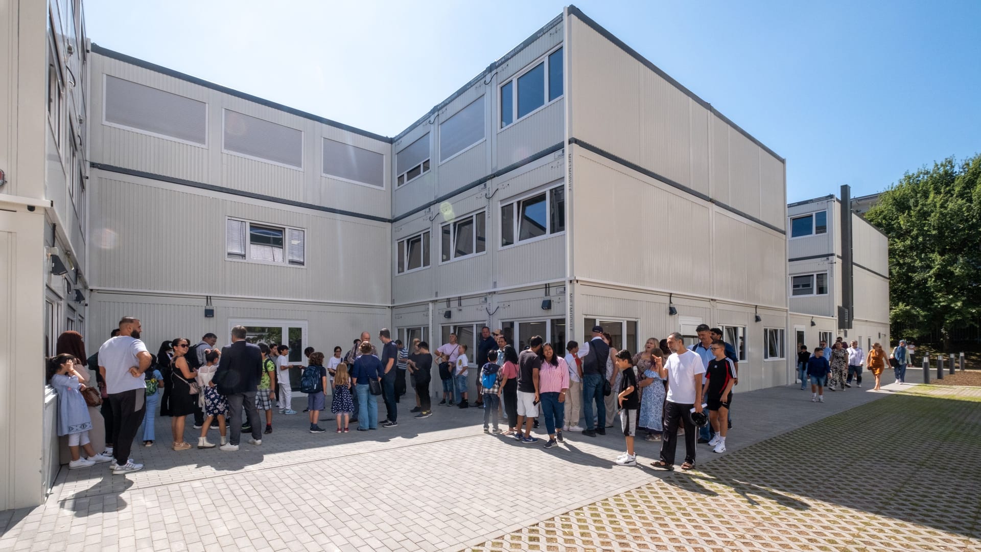 Blick auf die Containeranlage: Hier sollen die Schüler vorerst untergebracht werden.