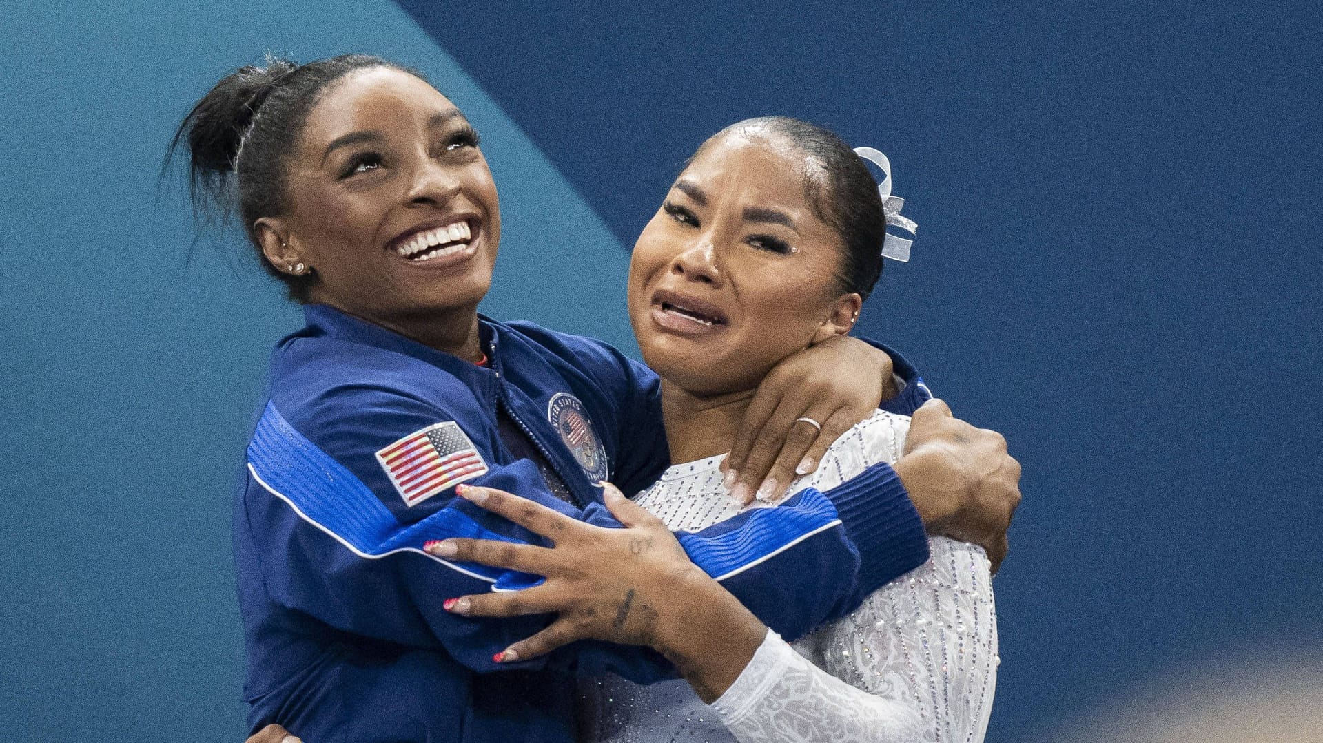 Simone Biles und Jordan Chiles (r.): Dem US-Team wurde eine Medaille entzogen.