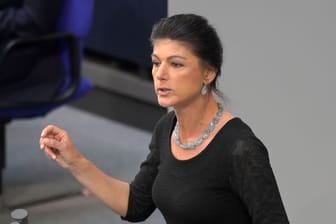 Sahra Wagenknecht im Bundestag (Archivbild): Die BSW-Gründerin will kein Geld mehr für Waffen an die Ukraine ausgeben.