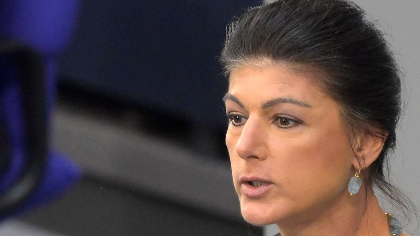 Sahra Wagenknecht im Bundestag (Archivbild): Die BSW-Gründerin will kein Geld mehr für Waffen an die Ukraine ausgeben.