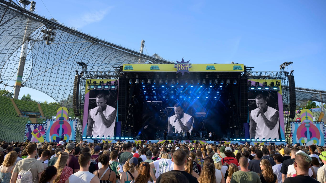 Die Hauptbühne im Olympiastadion (Archivbild): Im vergangenen Jahr trat unter anderem Rapper Kontra K beim Superbloom auf.