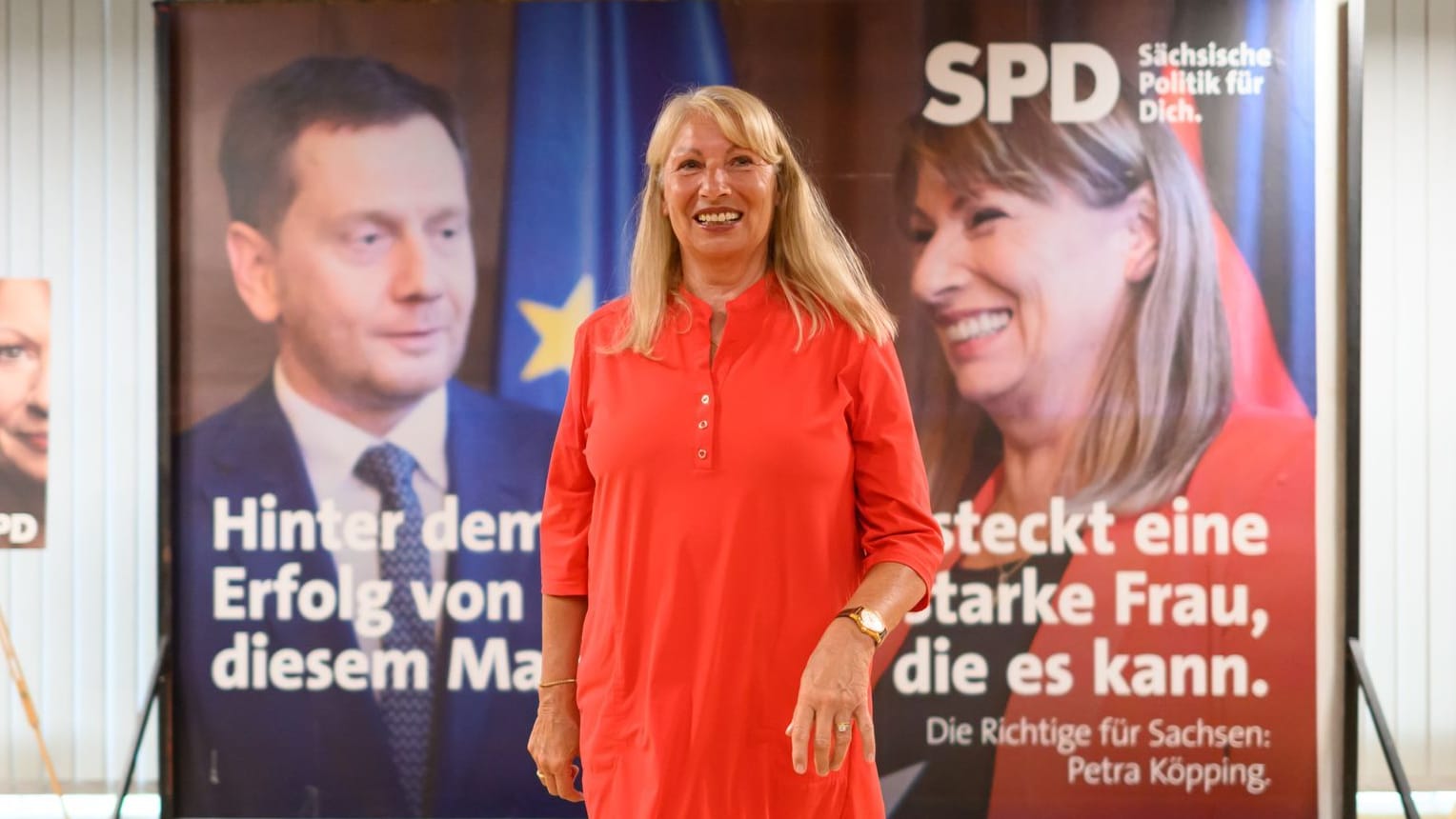 "Hinter dem Erfolg von diesem Mann, steckt eine Frau, die es kann": SPD-Spitzenkandidatin Köpping präsentiert ein Wahlplakat mit CDU-Mann Michael Kretschmer.