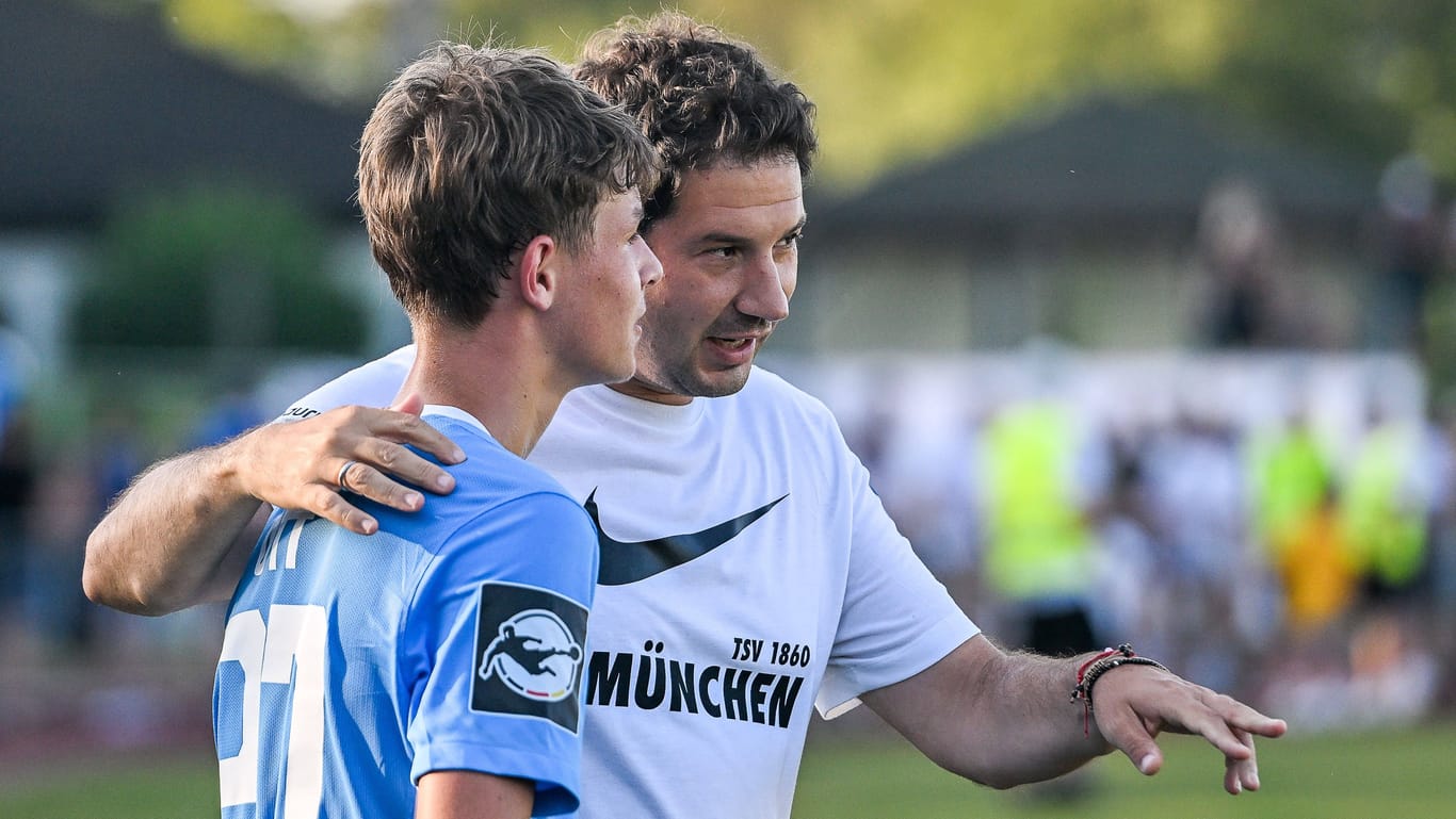 Hält große Stücke auf Raphael Ott (l.): "Löwen"-Trainer Argirios Giannikis.