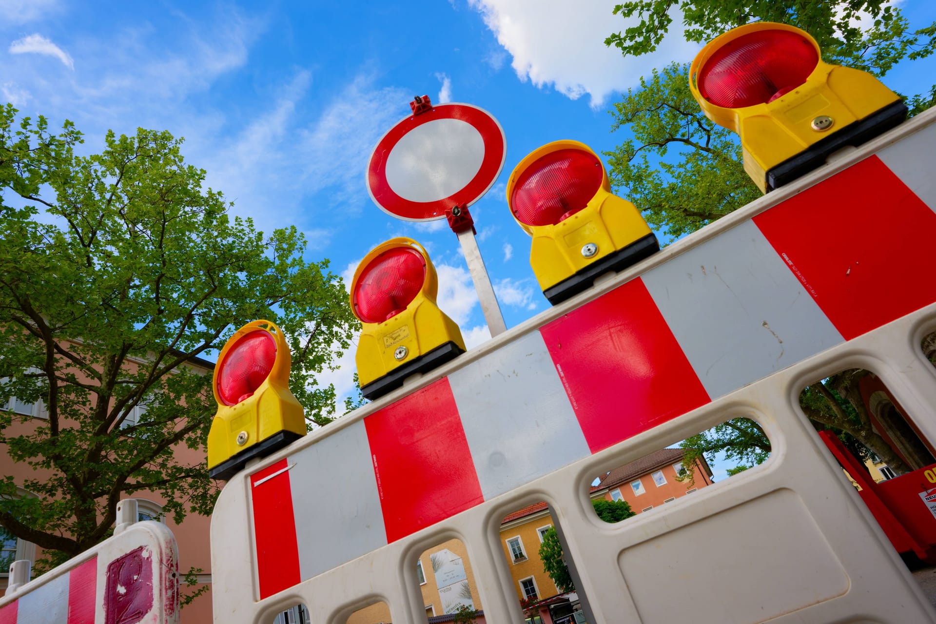 Straßensperrung (Symbolbild): In der Südstadt ist während des Maschseefestes in manchen Straßen mit dem Auto kein Durchkommen.