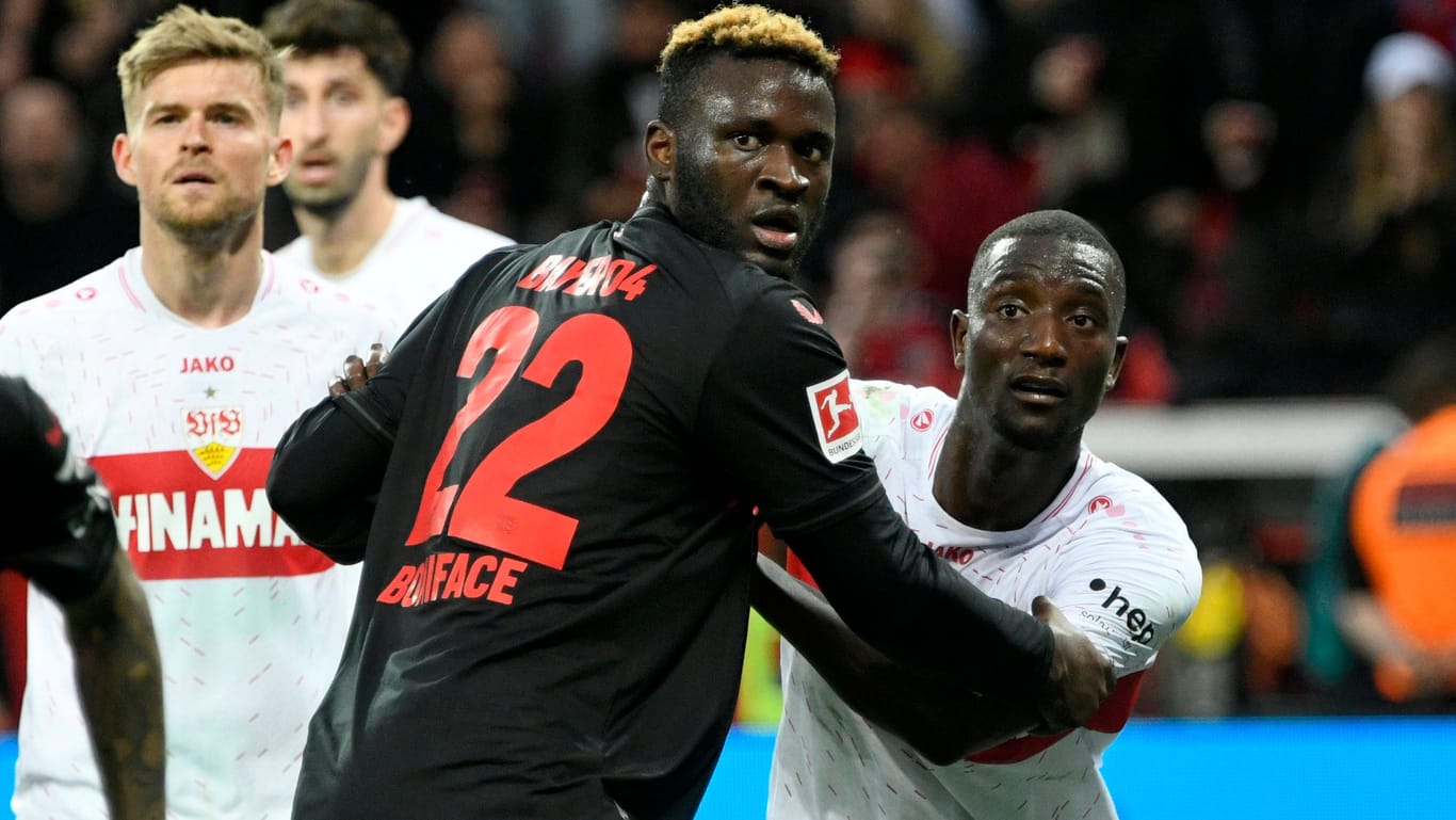 Serhou Guirassy (r.) im Duell mit Victor Boniface: Der neue BVB-Stürmer ist ein großer Hoffnungsträger.