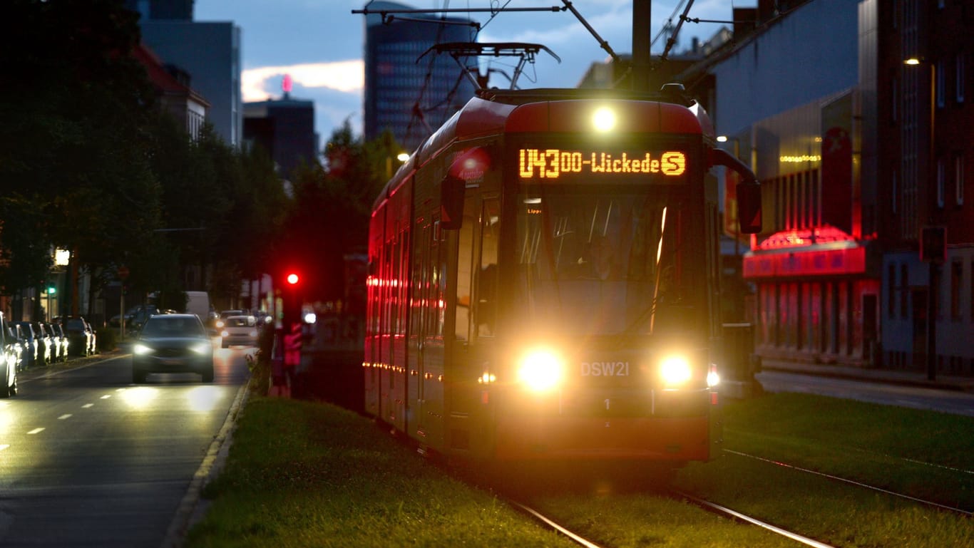 Eine Stadtbahn auf Dortmunds Schienen: Nun auch täglich nach Mitternacht unterwegs.